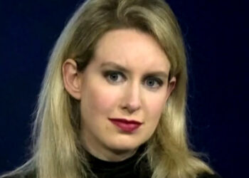 Elizabeth Holmes begins 11-year prison sentence