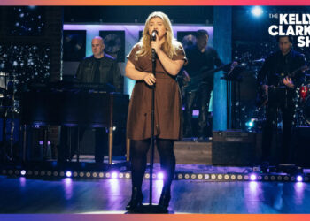 Kelly Clarkson Covers 'New York Minute' By Don Henley | Kellyoke