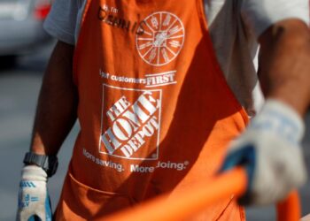 Home Depot warns on sales figures amid revenue miss