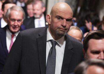 John Fetterman suggests failed Silicon Valley Bank executives should have the same work requirements ‘Republicans want’ for families receiving food stamps