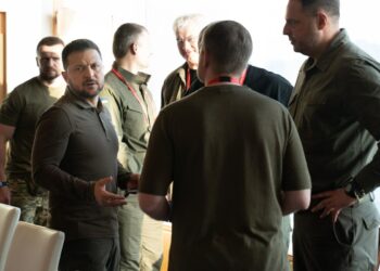 Zelenskiy’s Surprise G-7 Stop Unnerves Critical Brazilian Leader