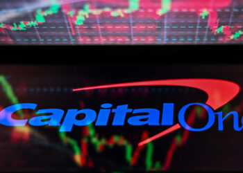 Berkshire Hathaway takes up stake in Capital One