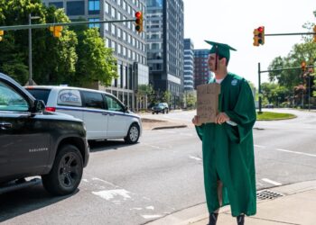 ‘Homeless jobless:’ MSU graduate having no luck in job hunt, turns to panhandling