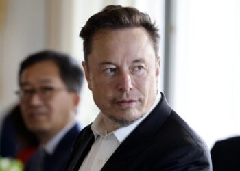 Elon Musk warns shareholders next 12 months will be challenging for Tesla as U.S. banks ‘on their way to the cemetery’ pull car loan financing