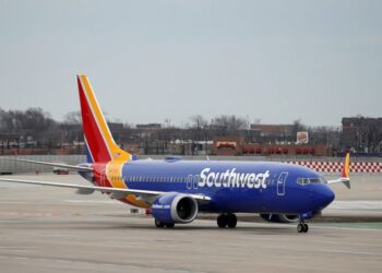 Southwest pilots vote to authorize strike