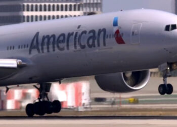 American Airlines pilots authorize strike