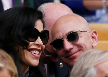 Did Jeff Bezos put a sculpture of his girlfriend on the bow of his new 0 million megayacht? You be the judge.