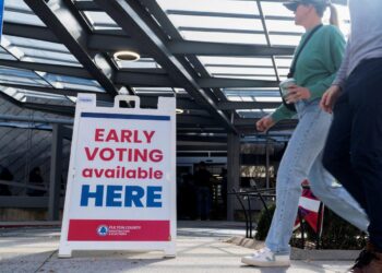 A woman who threatened to bomb staffers at a Democratic campaign office for ‘being on the wrong team’ vomited when FBI agents approached her