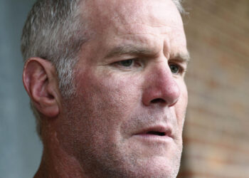 Favre asks Mississippi Supreme Court to remove him from welfare lawsuit