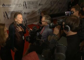 Famed folk singer Gordon Lightfoot dies at 84