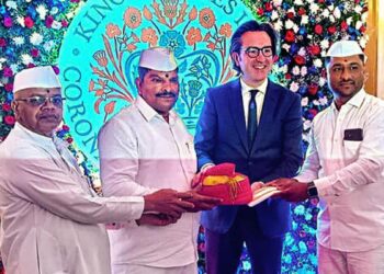 Mumbai dabbawalas send ‘Puneri Pagadi’, traditional stole as gifts to King Charles ahead of his coronation