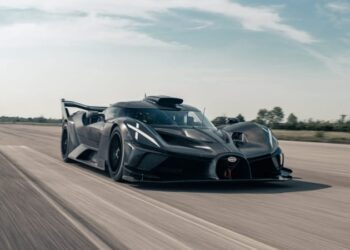 Watch (and listen to!) the Bugatti Bolide go flat-out on an airstrip