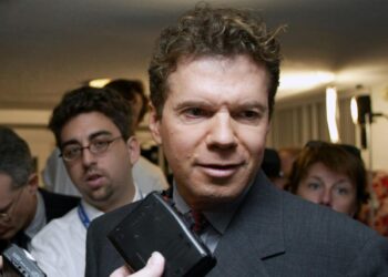 Physicist who once got caught in Titanic wreckage in a sub says its time to stop ‘joyride’ trips to Titanic wreck site