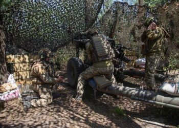 Ukrainian artillerymen praise US howitzers outside Russian-held town