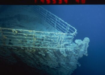 3 scenarios probably cover what happened to the Titanic submersible, experts say. Only one carries much chance of survival.