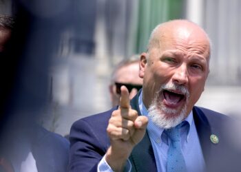 Conservatives revolt against GOP leaders on House floor