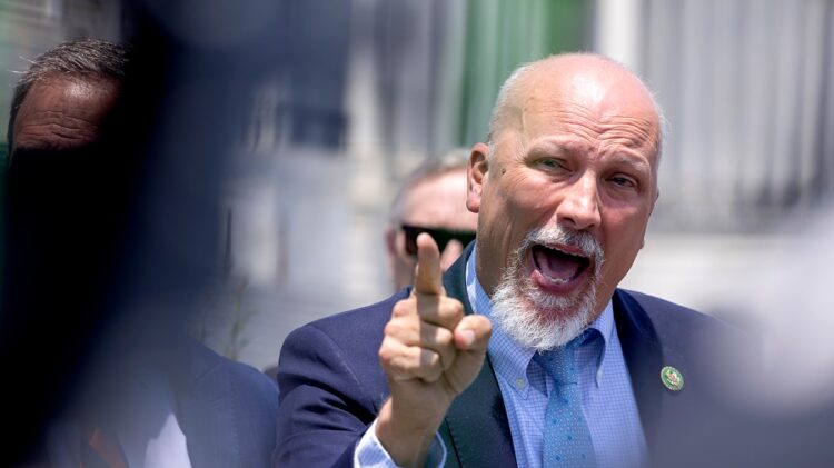 Conservatives revolt against GOP leaders on House floor