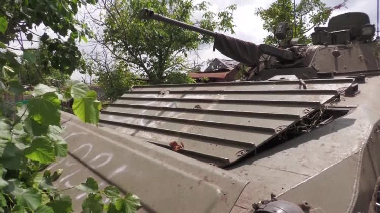 Russia moves toward recruiting criminals for army