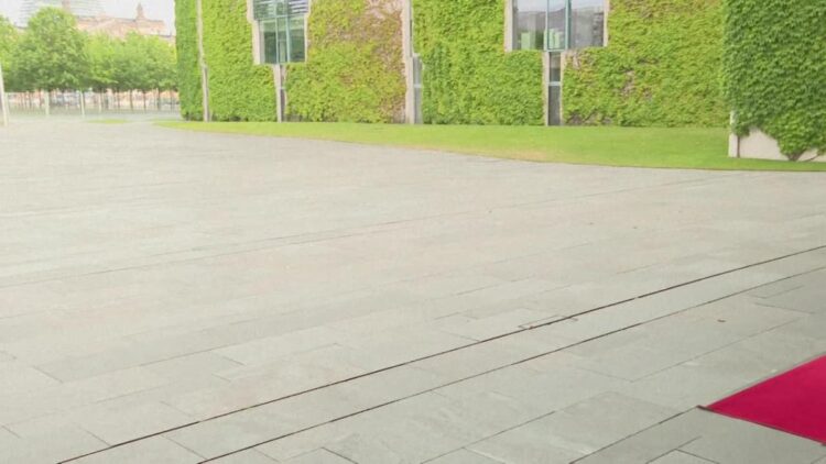 Chinese premier in Germany as Western mistrust mounts