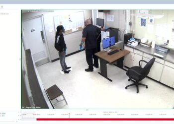 Warren police officer charged with assaulting arrested suspect