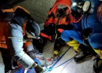 Chinese woman faces backlash for refusing to pay Sherpa guide $10K fee for Everest rescue