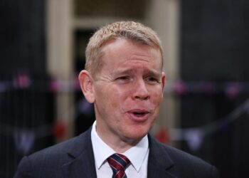 The prime minister of New Zealand flies in a 30-year-old plane and prepared a spare plane for his trip to China in case the old one breaks down