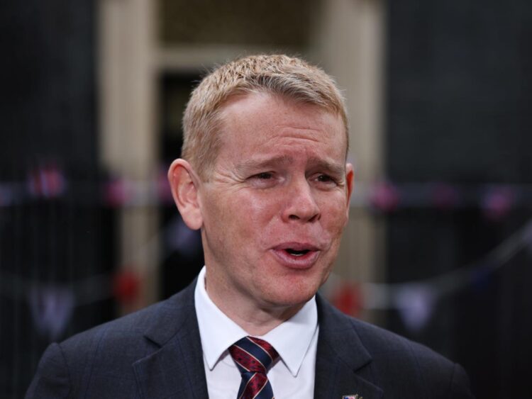 The prime minister of New Zealand flies in a 30-year-old plane and prepared a spare plane for his trip to China in case the old one breaks down