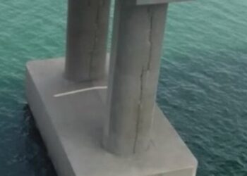 Crimean bridge is falling down – cracks appear on its pillars, photos
