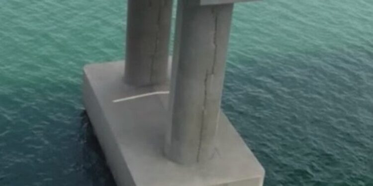 Crimean bridge is falling down – cracks appear on its pillars, photos