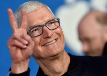 Take a look at the gift that Apple gives employees after 10 years — a slab of aluminum along with a signed note from Tim Cook