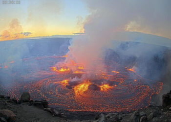 Hawaii’s Kilauea volcano is spewing ‘vog’ — volcanic smog that may include glass shards