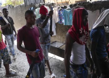 Vigilantes in Haiti strike back at gangsters with brutal street justice