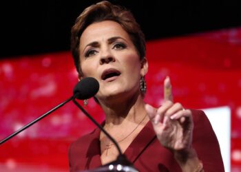 After Pence bails, Kari Lake fires up Georgia crowd by saying Republicans have guns – and Trump’s back