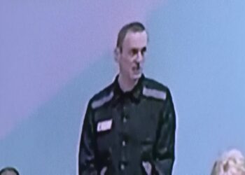 Kremlin critic Navalny defends himself in court