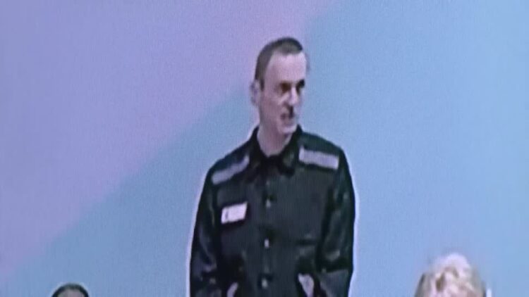 Kremlin critic Navalny defends himself in court