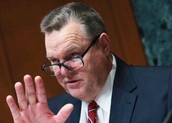 Tester staff begs reporter to keep senator’s exposed male anatomy ‘off the record’ after pea field potty stop