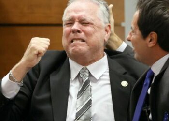 Former school officer Scot Peterson acquitted after failing to confront Parkland shooter