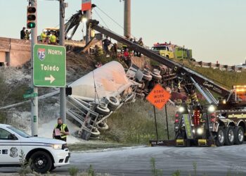 ODOT camera captures moments semi crashes on I-75 in Dayton, killing 2