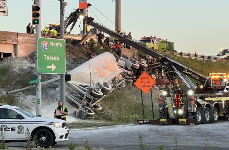 ODOT camera captures moments semi crashes on I-75 in Dayton, killing 2