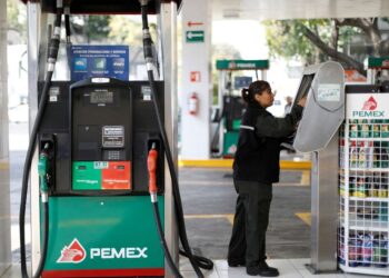 Analysis-Mexico’s gasoline independence dream sinks in dirty fuel oil glut