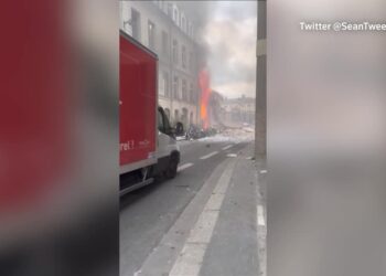 Witnesses capture aftermath of Paris explosion, dozens hurt