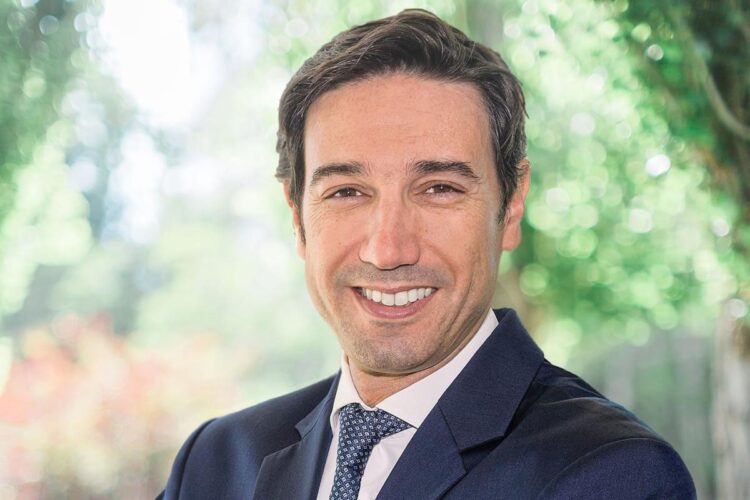 A major insurance company let employees work remotely but the new CEO reversed the policy. Employees are outraged, with one calling it a ‘power move that is frankly disgusting’