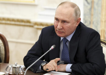 Putin mixes threats of new offensive in Ukraine with offers of peace talks