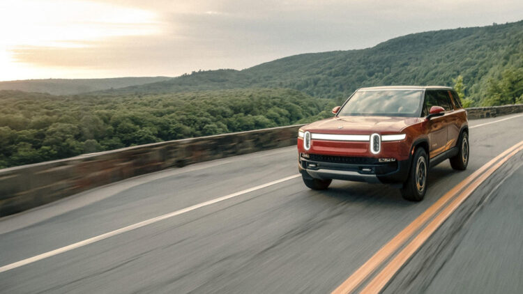 Elon goes to China, Rivian is selling stock for $3 billion, and Fiat’s cutest tiny EV