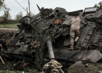 Down 2,000 Tanks, Russia Is Using Creative New Tactics to Keep Them Alive