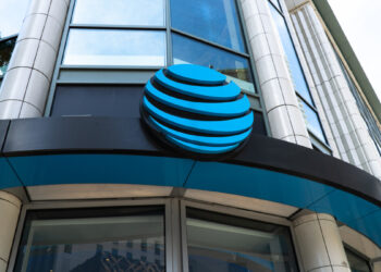 AT&T to close its flagship store in San Francisco