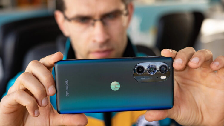 Get one of the best Motorola phones for 31% off right now!