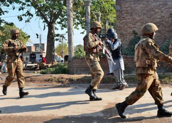 Shootout in northwest Pakistan, along Afghan border, kills 3 soldiers, 3 militants