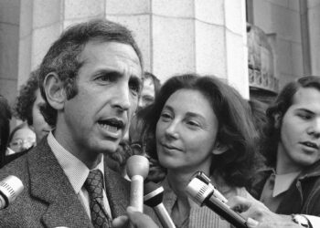 Daniel Ellsberg, who leaked Pentagon Papers exposing Vietnam War secrets, dies at 92