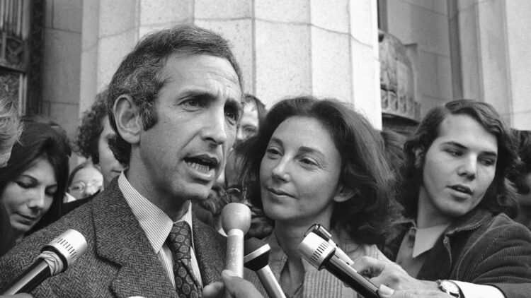 Daniel Ellsberg, who leaked Pentagon Papers exposing Vietnam War secrets, dies at 92